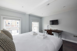 Piccadilly Place image 8