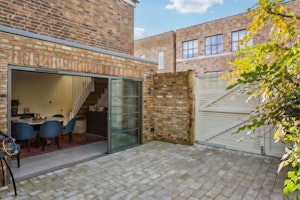 Barnes Beauty image 9