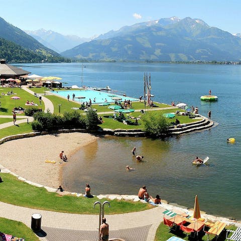 Reach the banks of Lake Zell in just twelve minutes by car