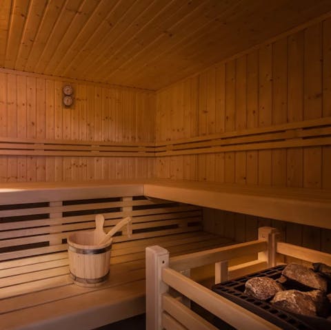 Soothe post-ski muscles in the chromotherapy showers and sauna