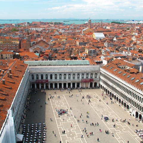 Wander through the characterful alleys of Venice to reach St Mark's Square in twenty minutes