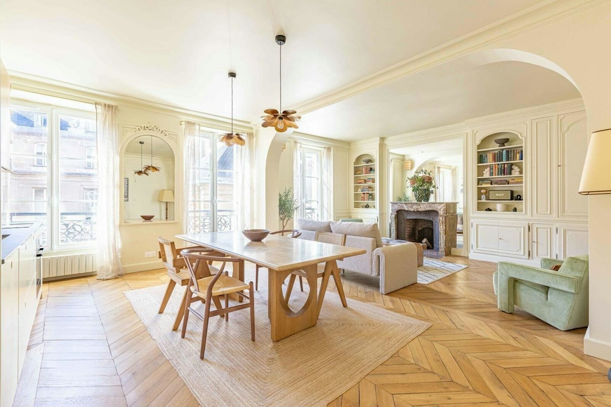 Left Bank Jewel, Ile-de-France