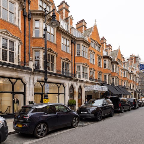 Discover chic boutiques, bars and restaurants right on your street in Mayfair