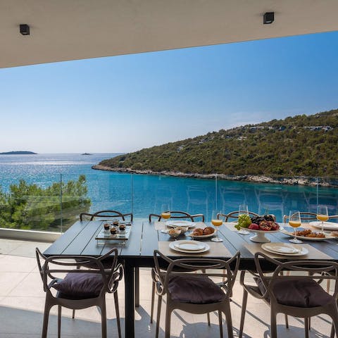 Enjoy sumptuous feasts with phenomenal views