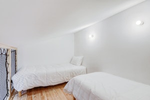 Woodside Townhouse image 4