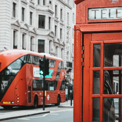 Explore vibrant London – the centre of the city is just twenty minutes away by car