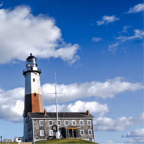 Reach Montauk Point Lighthouse Museum  by car in ten minutes
