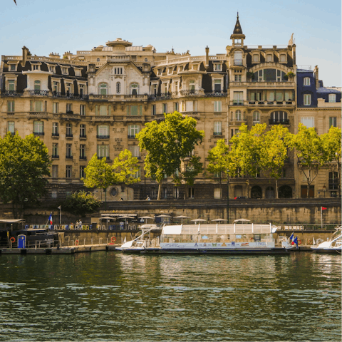 Amble down to the banks of the Seine in five minutes and continue in either direction