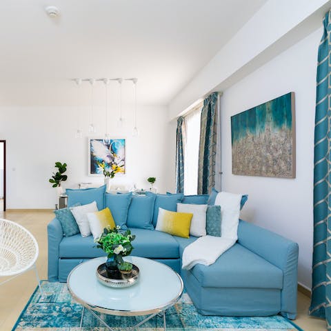 Enjoy a stay in a colourful apartment for pure holiday vibes