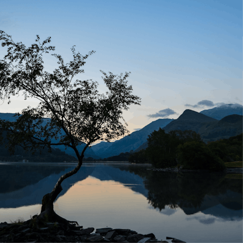 Take a forty-minute drive to Llyn Padarn, a striking glacial lake in Snowdonia