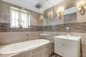 Kentish Charm image 3