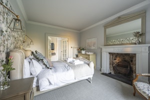 Donview Manor image 14