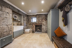 Donview Manor image 11