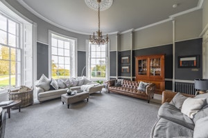 Donview Manor image 10