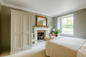 Donview Manor image 9