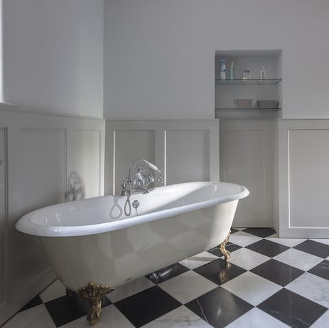 Sink into the depths of the opulent roll top bath and enjoy a moment of calm 