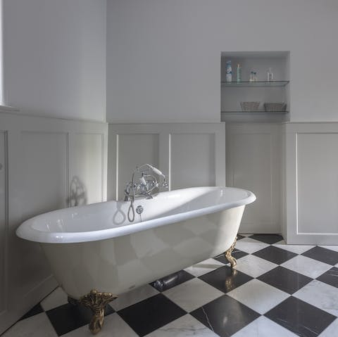 Sink into the depths of the opulent roll top bath and enjoy a moment of calm