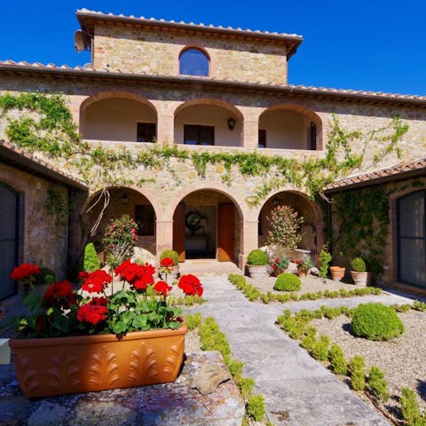 Stay in a splendid stone villa in the countryside