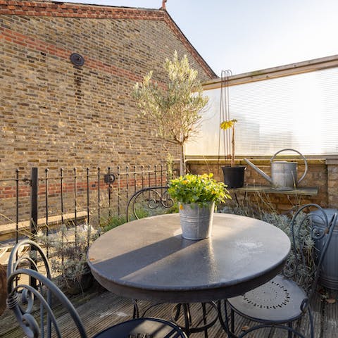 Spend warm evenings on the private balcony, grilling on the barbecue and soaking up the sunshine