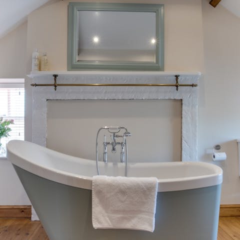 Soak sore muscles after a busy day in the sumptuous slipper-shaped bathtub