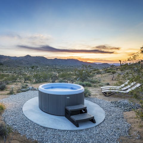 Take a long, relaxing alfresco dip in the tub