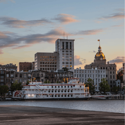 Explore the beautiful city of Savannah – Downtown is just a ten-minute walk