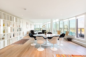 Capital Chic image 14