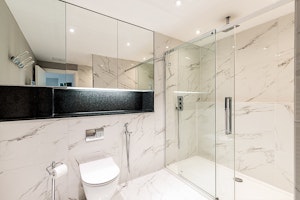 Capital Chic image 12