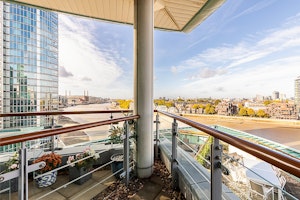 Capital Chic image 11