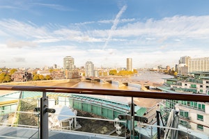 Capital Chic image 9