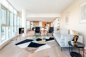 Capital Chic image 8