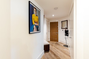Capital Chic image 4