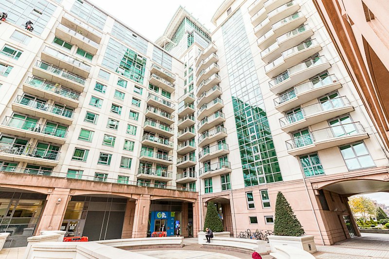 Capital Chic additional image