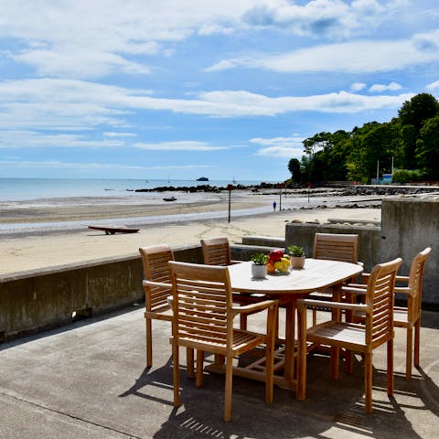 Tuck into lunch with a side of sea breeze