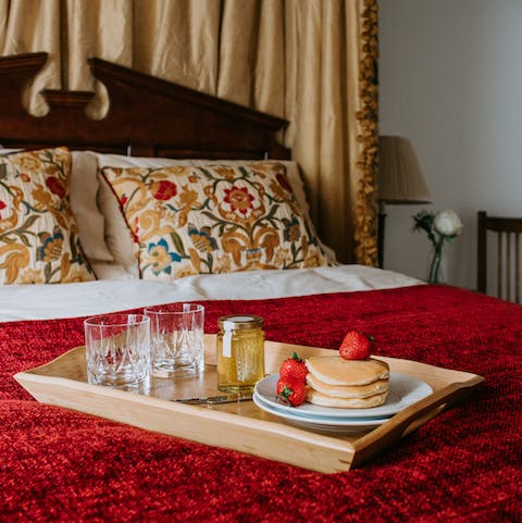 Have breakfast in the regal four poster bed