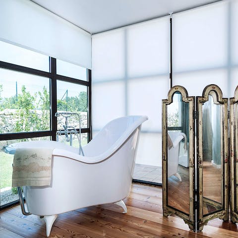 Unwind in this dreamy bathroom setup – sinking into this tub is pure relaxation