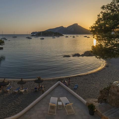 Watch the sunset from the sun loungers on the terrace right on the beach