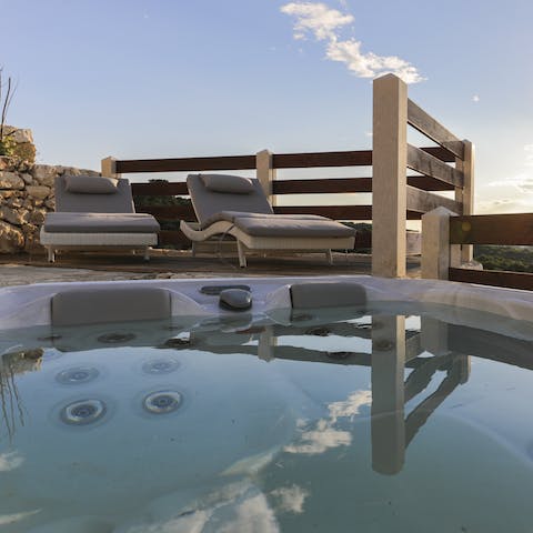 Pop open a bottle of wine and settle down in the Jacuzzi for the ultimate unwind