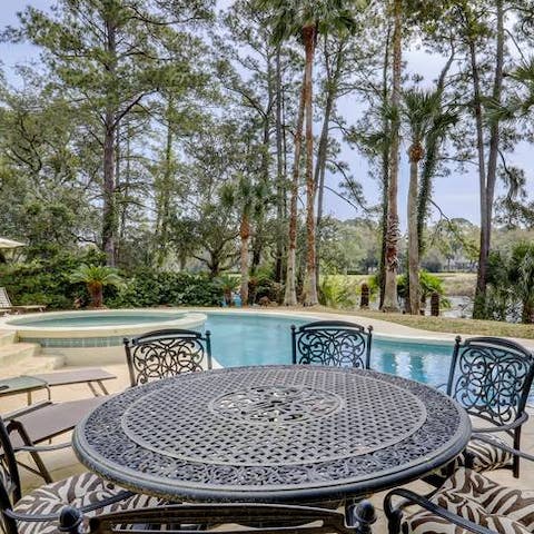 Enjoy outdoor lunches round the patio dining table