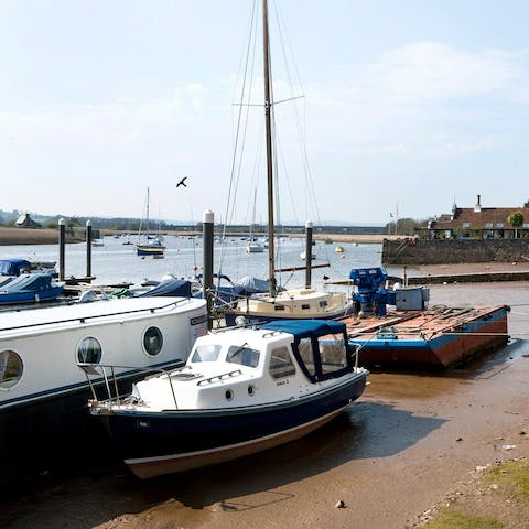 Stay right on the banks of the River Exe