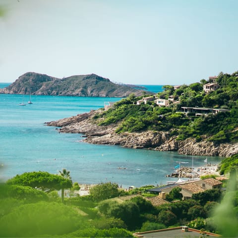 Experience tradition and luxury in Saint–Tropez – only a twenty–five–minute drive away