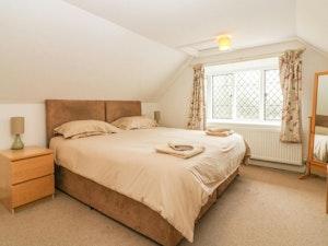 Manor House Marvel image 8