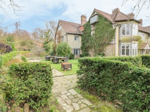 Manor House Marvel image 7