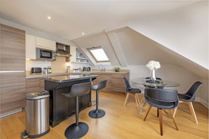 Penthouse Splendour image 9