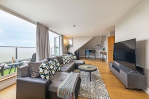 Penthouse Splendour image 2