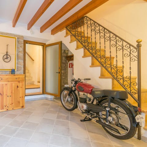 Don't miss this home's quirky bike-themed features