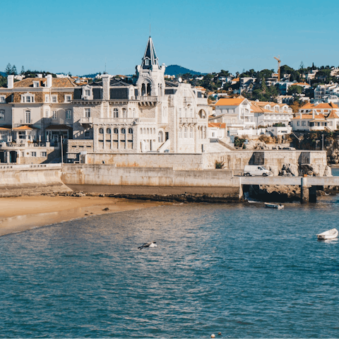 Explore charming Cascais with its beautiful sandy beaches