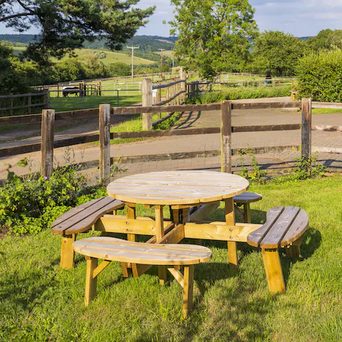 Share alfresco meals around the outdoor table, the perfect spot to savour a glass of wine and admire the scenery