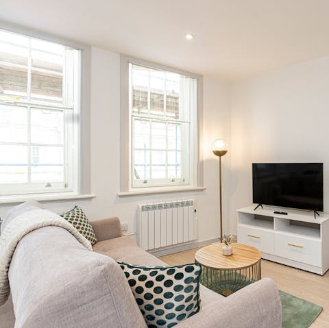Curl up in the cosy living area and plan your trip to a nearby theatre
