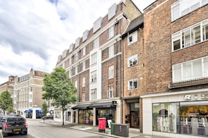 A High Street Sojourn image 11